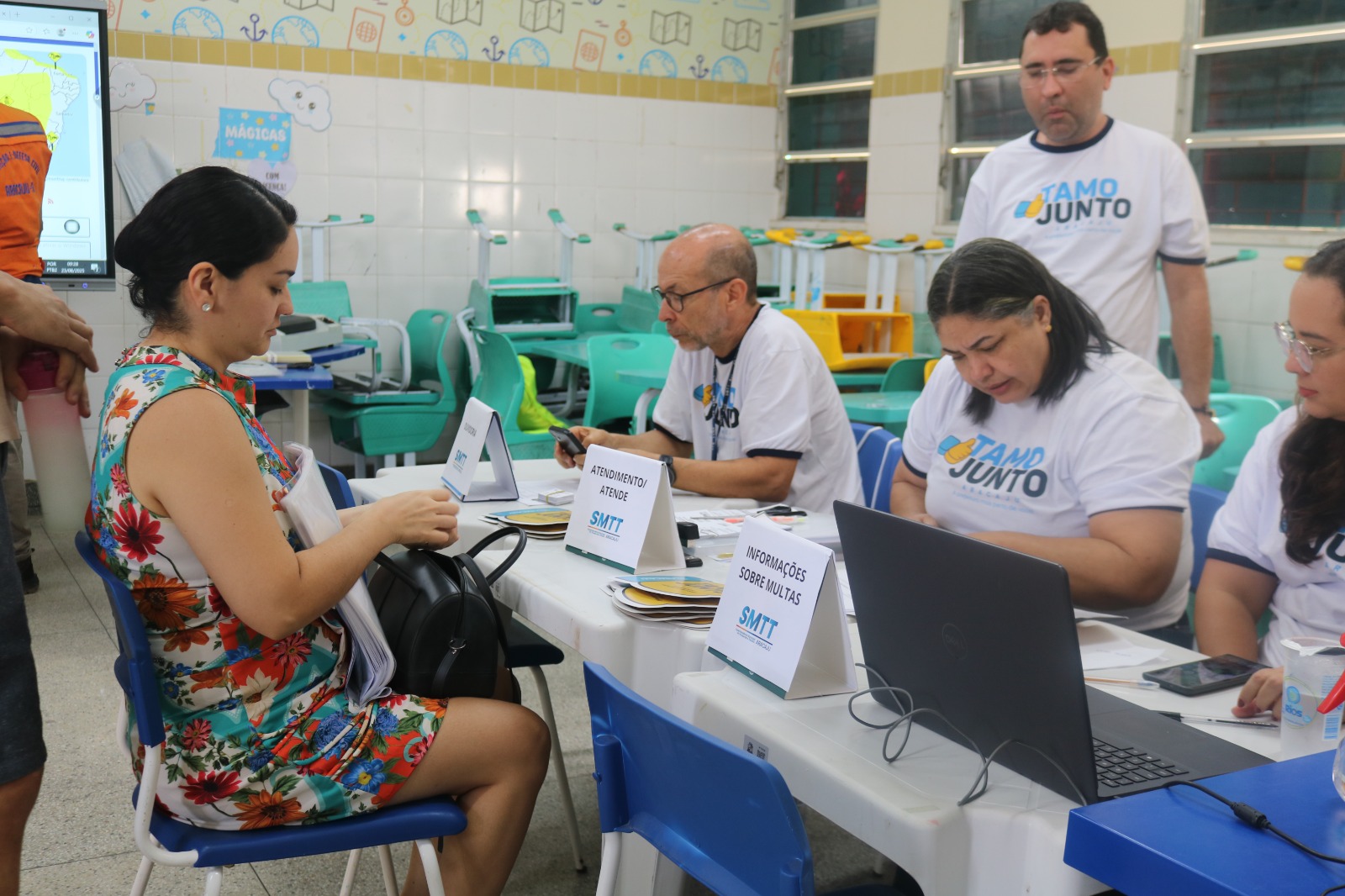 Tamo Junto Aracaju: SMTT emite cartões de estacionamento e orientações sobre serviços no Lamarão - SMTT Aracaju